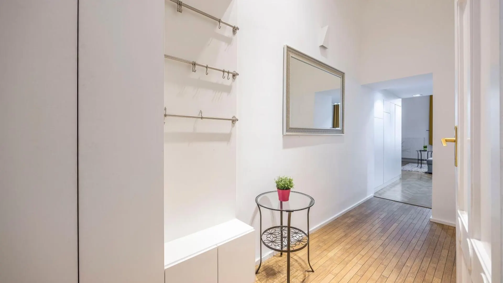 Apartment Charming & Elegant Grand Suite Next To The Fashion St' Budapest